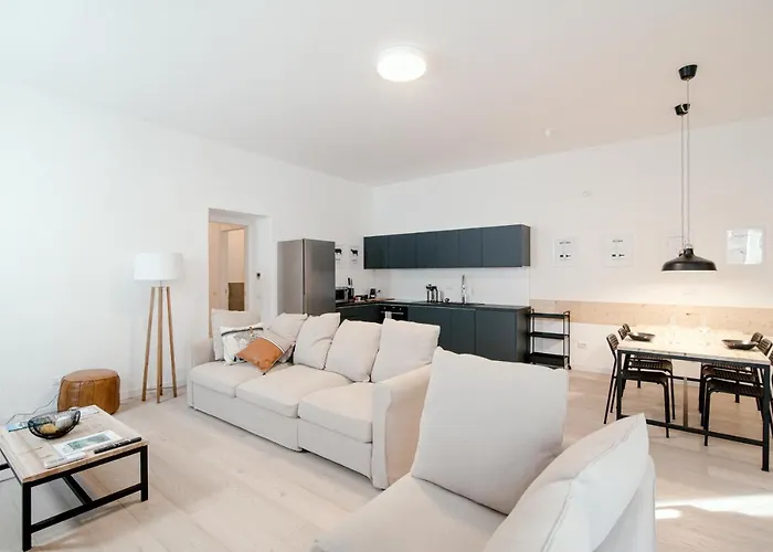 Apartment Borgovico Garden - The House Of Travelers *