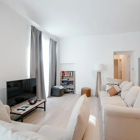 Borgovico Garden - The House Of Travelers